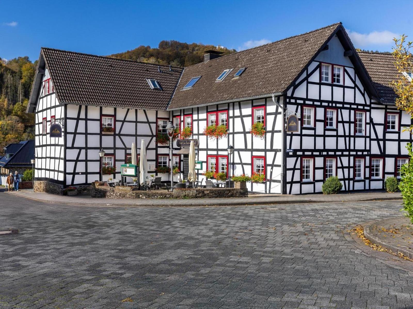 Garni Hotel Im Fachwerkhof سيمراث المظهر الخارجي الصورة